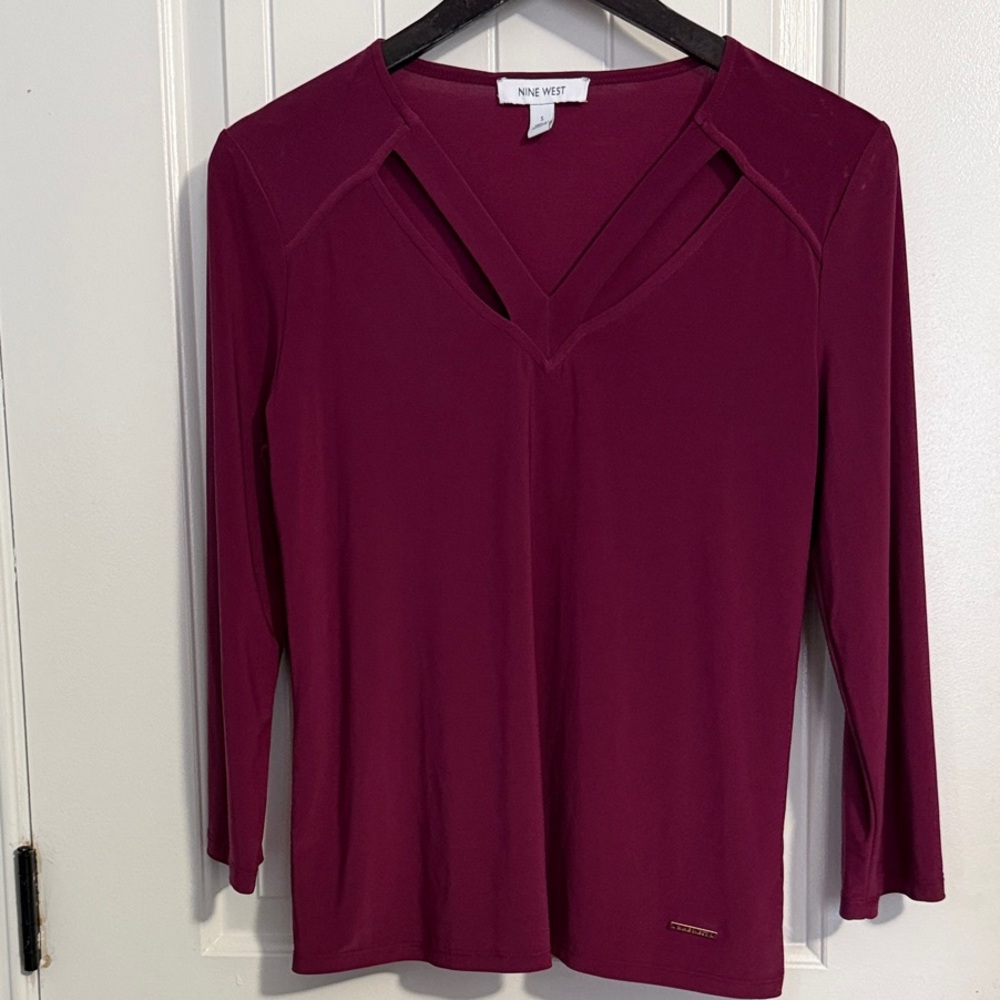Nine West Long Sleeve V-Neck Top in Deep Wine